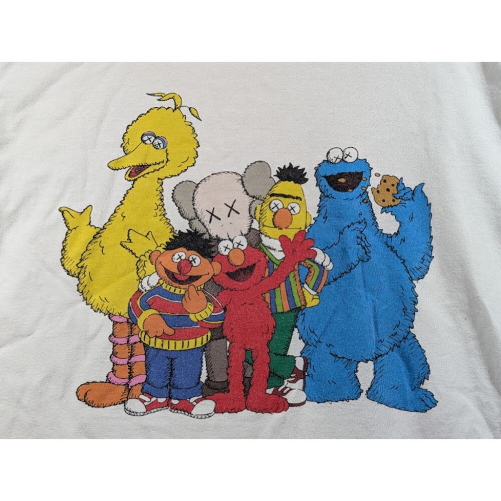 KAWS x Sesame Street x Uniqlo UT Tee MEDIUM White Big Bird Elmo Cookie Monster - Picture 3 of 8